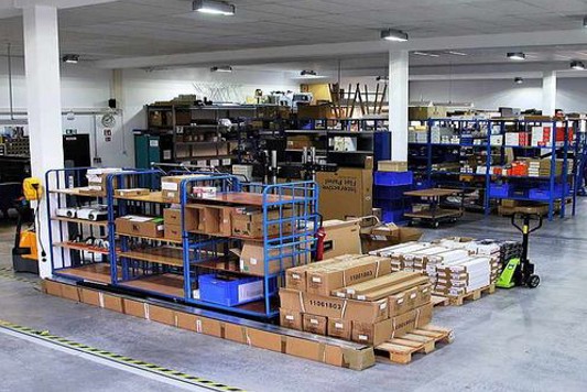 Unsere Lagerhalle mit Logistikbereich ist fertig.