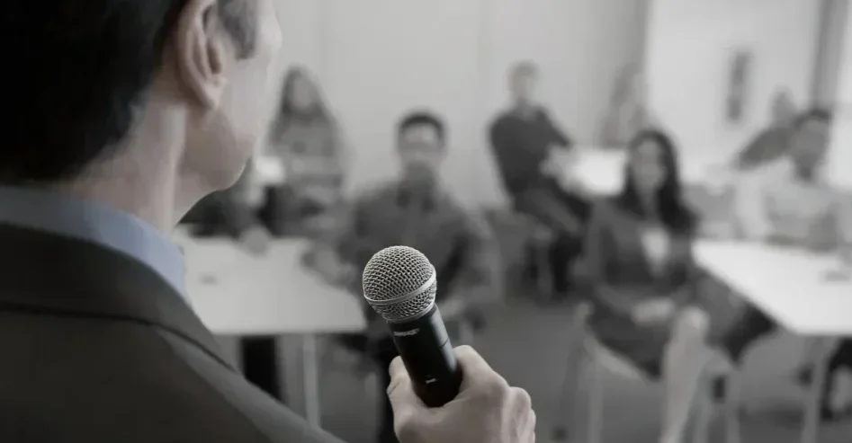 Mikrofonlösung für Meetings und Präsentationen in Besprechungsraum