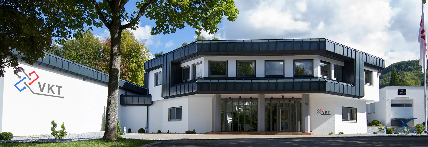 Frontansicht | Firmengebäude der VKT GmbH | Visuelle Kommunikationstechnik in Pfullingen (Reutlingen)
