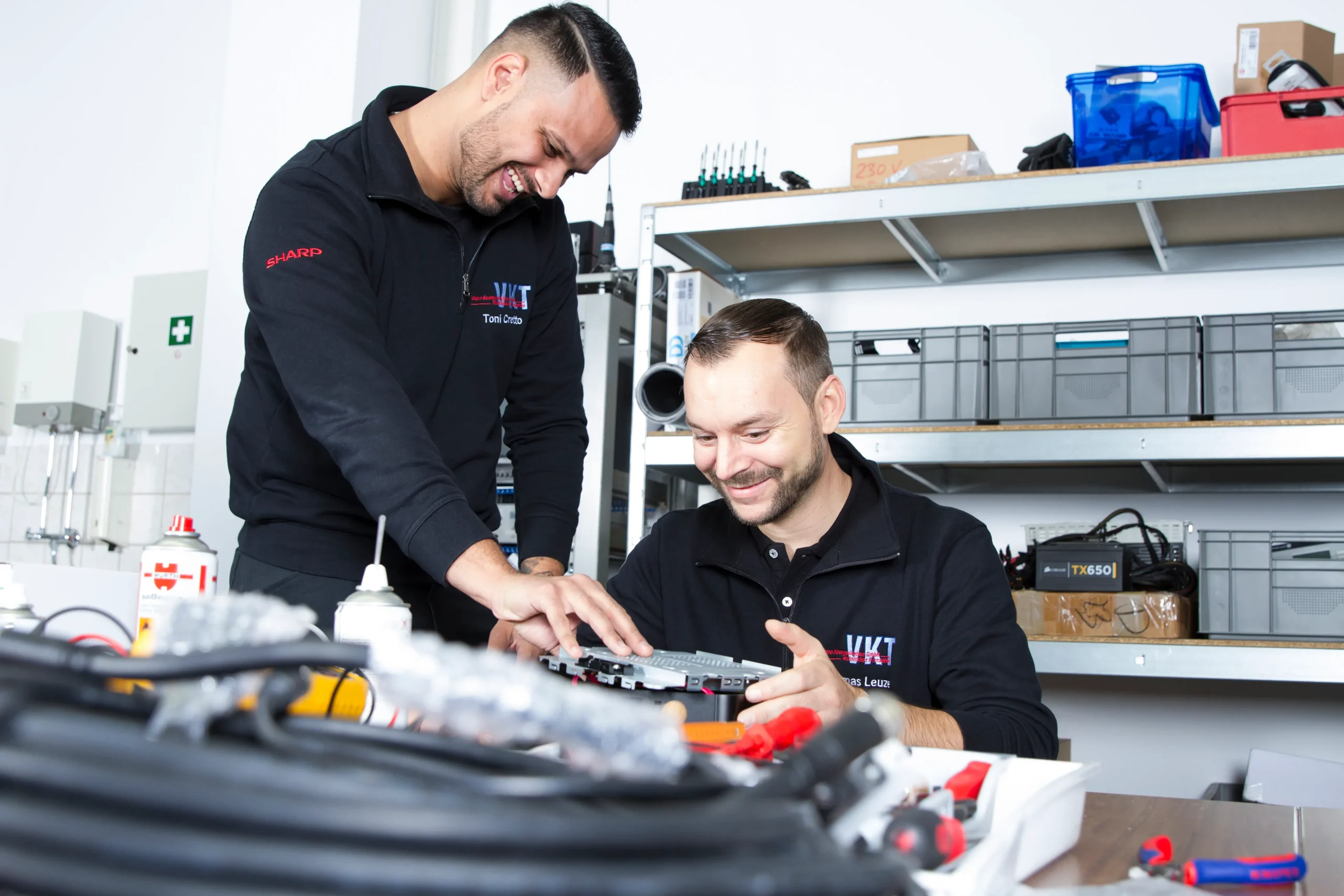 Mitarbeiter von VKT GmbH bei der Arbeit.